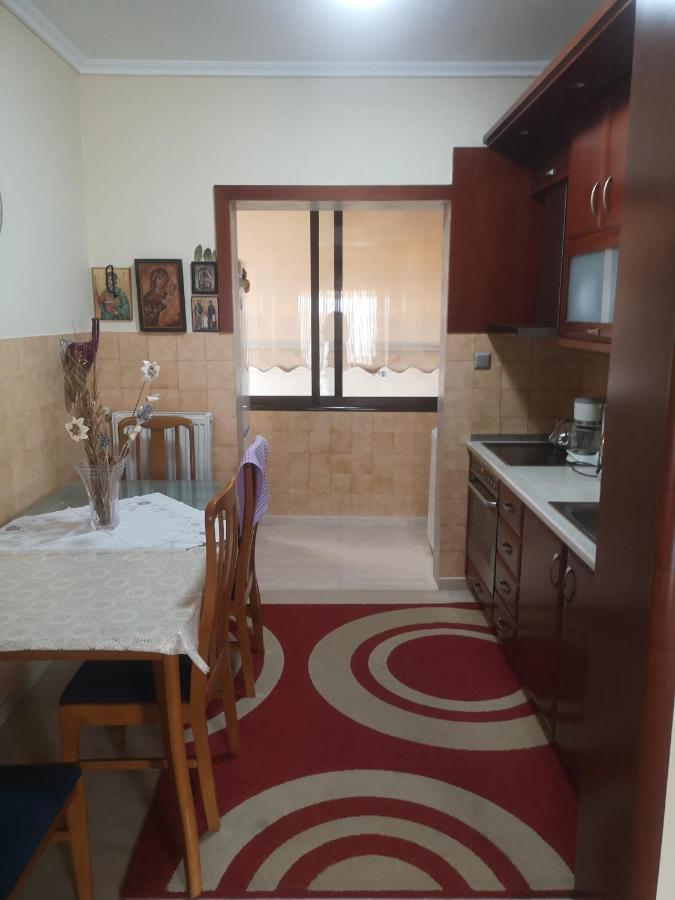 Comfortable Apartment In Kato Toumpa Tesalonika Bagian luar foto
