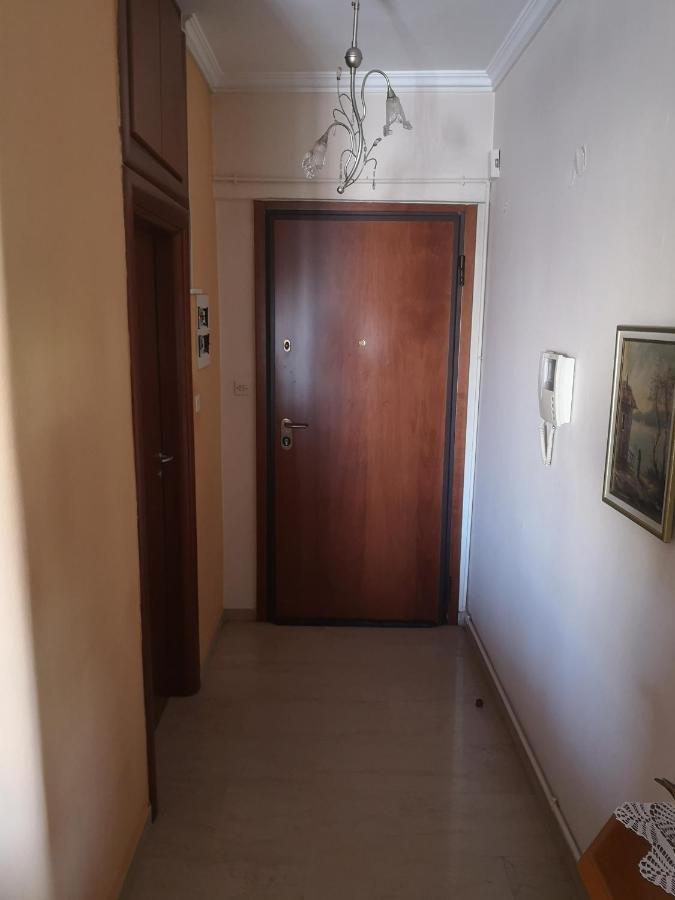 Comfortable Apartment In Kato Toumpa Tesalonika Bagian luar foto